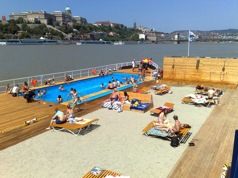 uszálystrand Budapest szívében a Dunán
